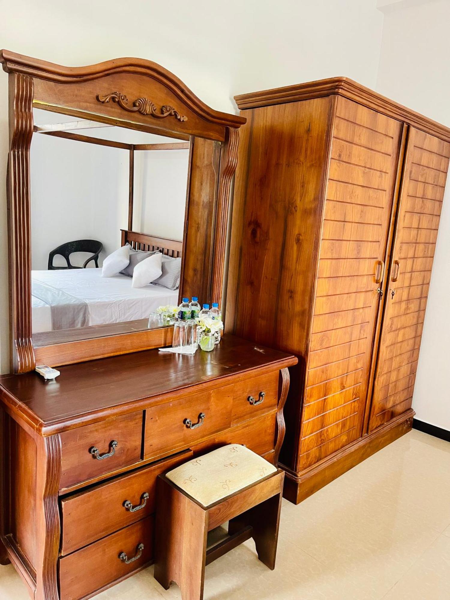 Sand & Surf Guest House Negombo Exterior foto